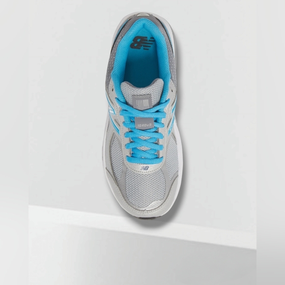 MSRP$180 New Balance 1540v3 Silver Polaris Women's Size 7.5 W 2E. NIB - Picture 4 of 12